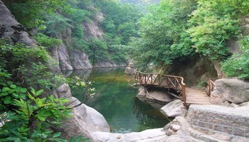 基本概述 天生一个画眉谷——画眉谷生态旅游区,位于河南省鲁山县尧山