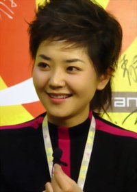 身高:172cm 体重:56kg 血型:o型 星座:摩羯座 老公:杨阳 学历:中国