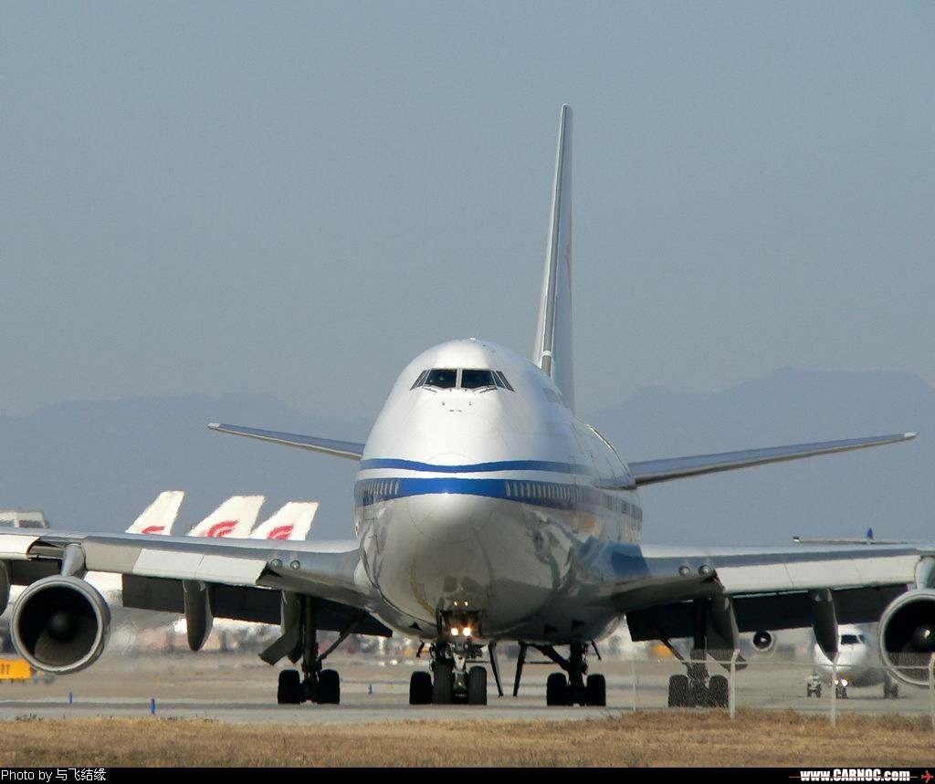 难得一见的名场面 国航华航两架747在深圳机场前后起降_哔哩哔哩 (゜-゜)つロ 干杯~-bilibili