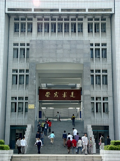 江苏省如皋中学2004-2005学年第二学期期中试卷高二英语